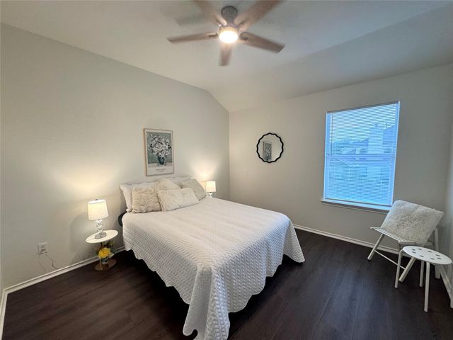 9942 Lynette Falls Drive, Houston, TX 77095