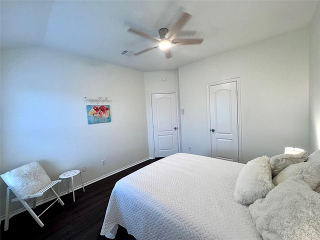 9942 Lynette Falls Drive, Houston, TX 77095