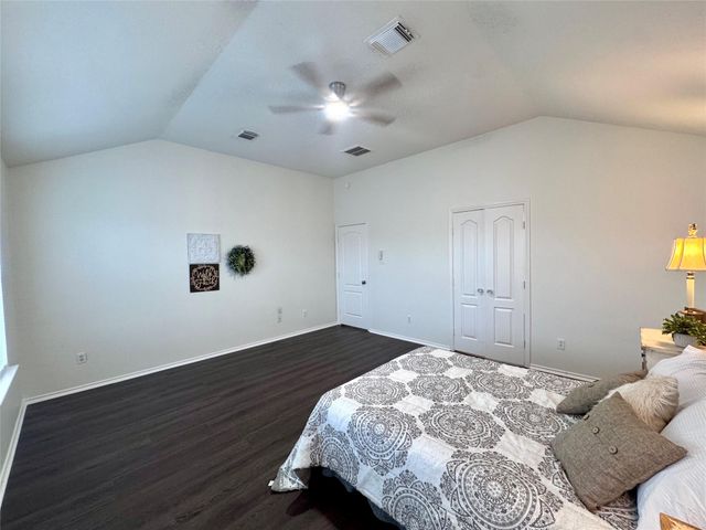 9942 Lynette Falls Drive, Houston, TX 77095