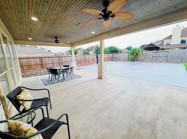 9942 Lynette Falls Drive, Houston, TX 77095