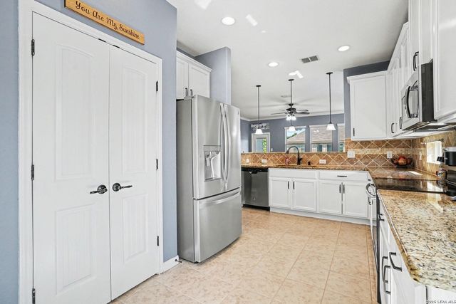 2906 Sawmill Ln, New Braunfels, TX 78130