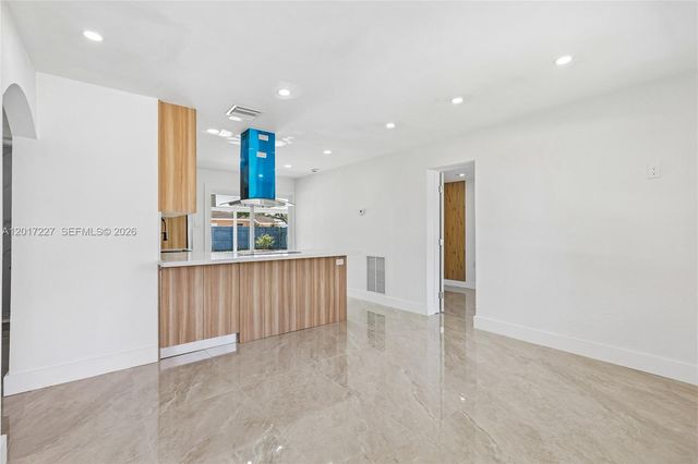 6214 Fletcher St, Hollywood, FL 33023