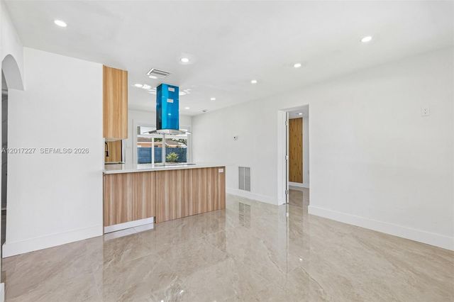 6214 Fletcher St, Hollywood, FL 33023