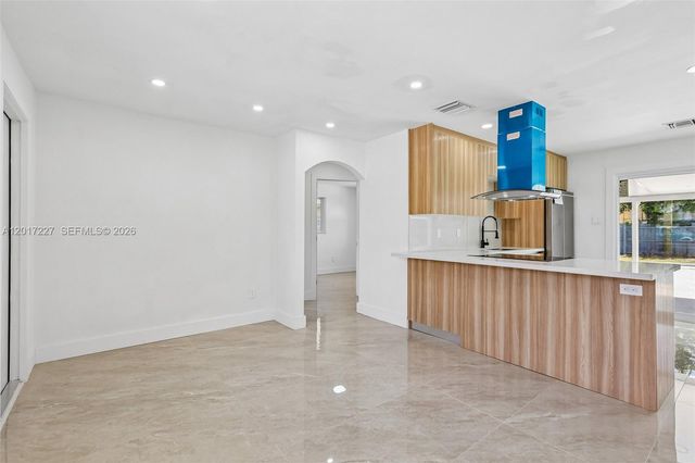 6214 Fletcher St, Hollywood, FL 33023