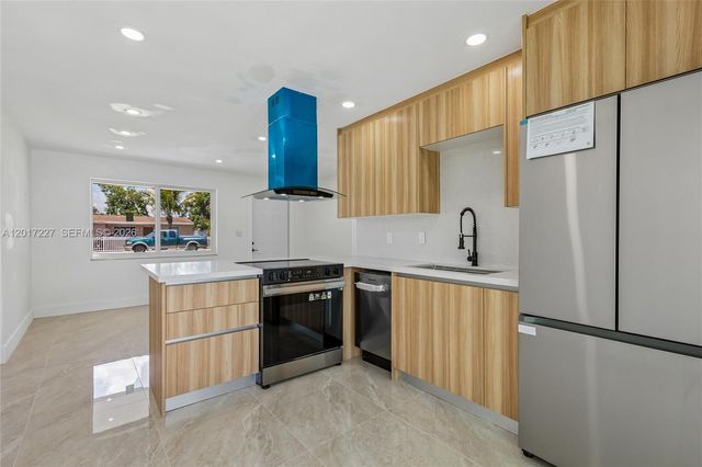 6214 Fletcher St, Hollywood, FL 33023