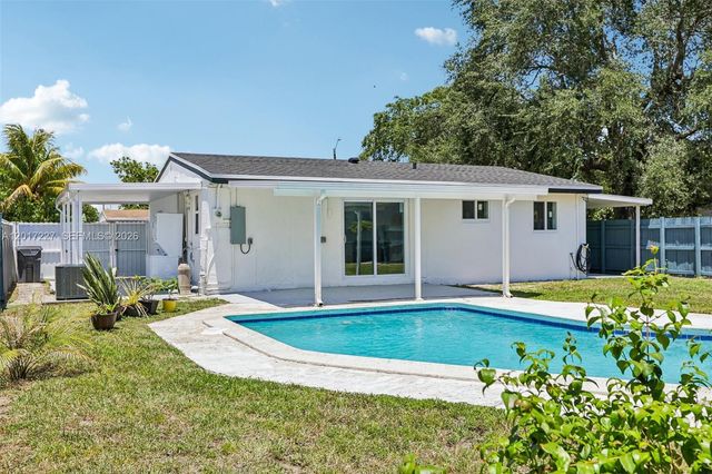 6214 Fletcher St, Hollywood, FL 33023