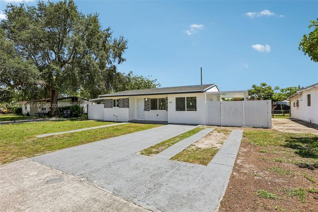 6214 Fletcher St, Hollywood, FL 33023