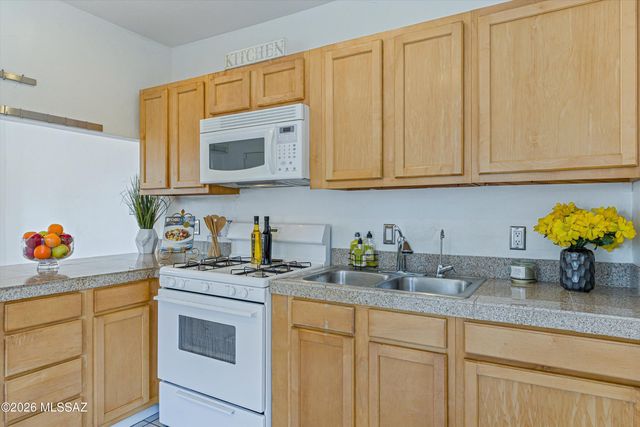 2532 N Fair Oaks Avenue, Tucson, AZ 85712