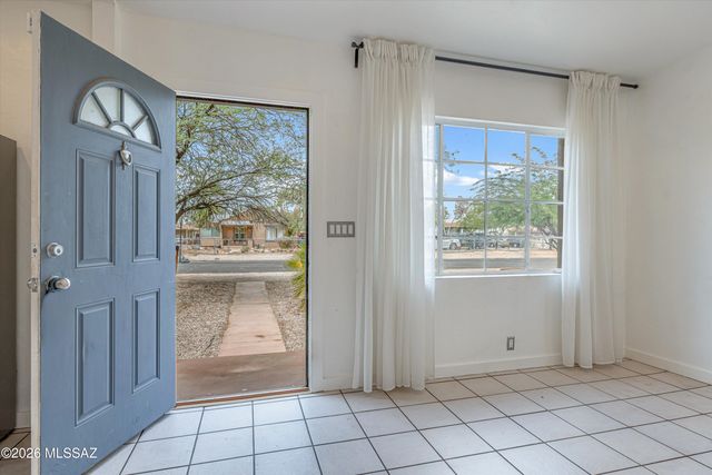 2532 N Fair Oaks Avenue, Tucson, AZ 85712