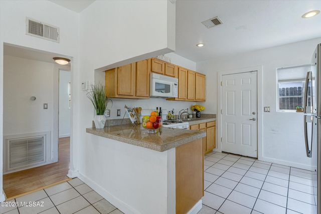 2532 N Fair Oaks Avenue, Tucson, AZ 85712