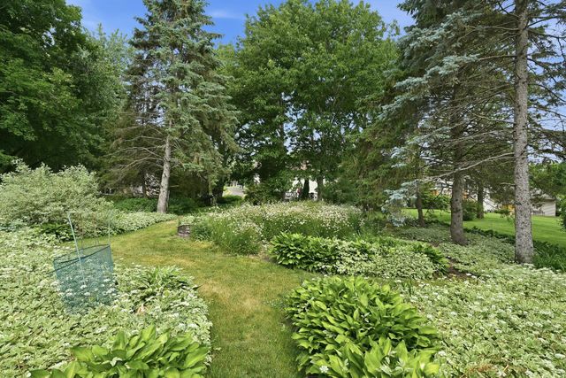 8527 Isle Avenue S, Cottage Grove, MN 55016