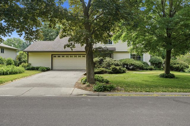8527 Isle Avenue S, Cottage Grove, MN 55016