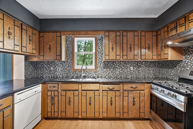 8527 Isle Avenue S, Cottage Grove, MN 55016