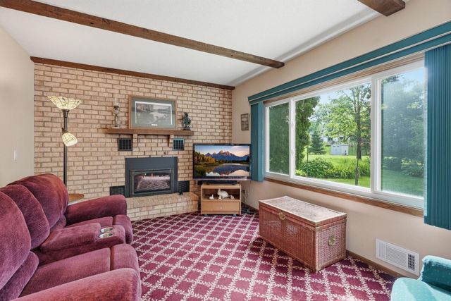 8527 Isle Avenue S, Cottage Grove, MN 55016