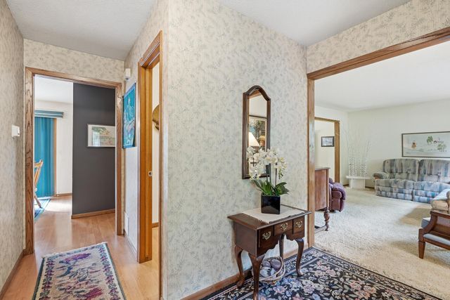 8527 Isle Avenue S, Cottage Grove, MN 55016