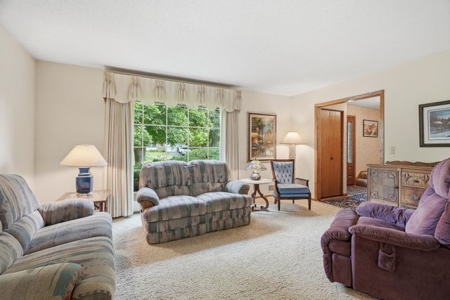8527 Isle Avenue S, Cottage Grove, MN 55016