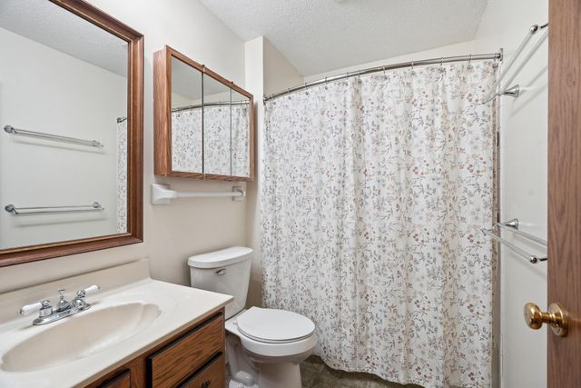 8527 Isle Avenue S, Cottage Grove, MN 55016