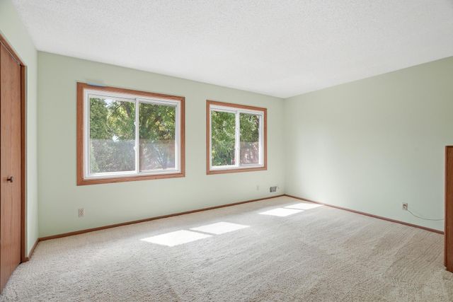 8527 Isle Avenue S, Cottage Grove, MN 55016