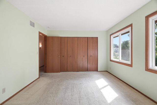 8527 Isle Avenue S, Cottage Grove, MN 55016