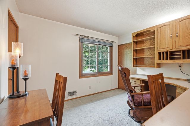 8527 Isle Avenue S, Cottage Grove, MN 55016