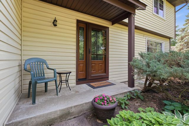 8527 Isle Avenue S, Cottage Grove, MN 55016