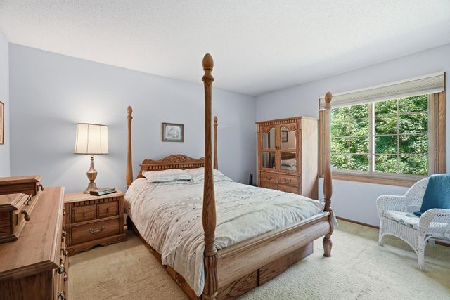 8527 Isle Avenue S, Cottage Grove, MN 55016