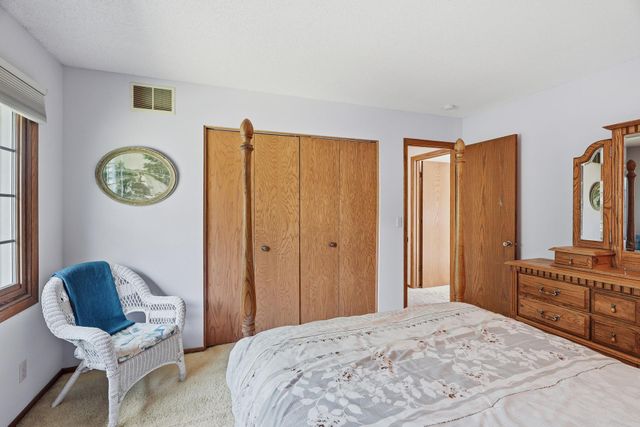 8527 Isle Avenue S, Cottage Grove, MN 55016