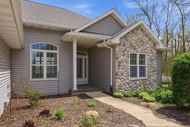 633 S Neumeyer LANE, Brillion, WI 54110
