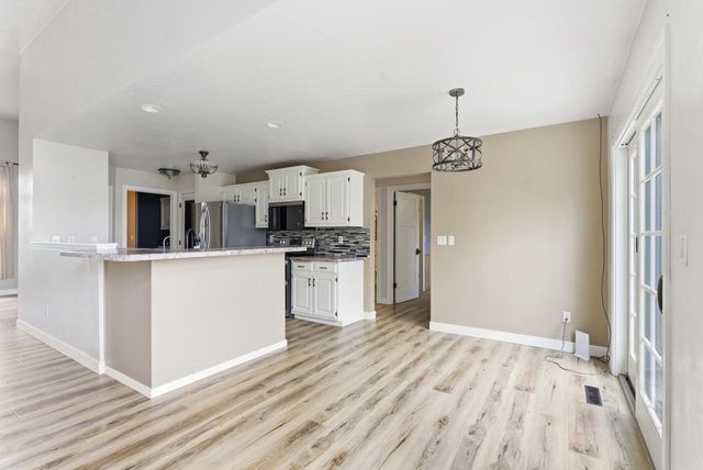 633 S Neumeyer LANE, Brillion, WI 54110