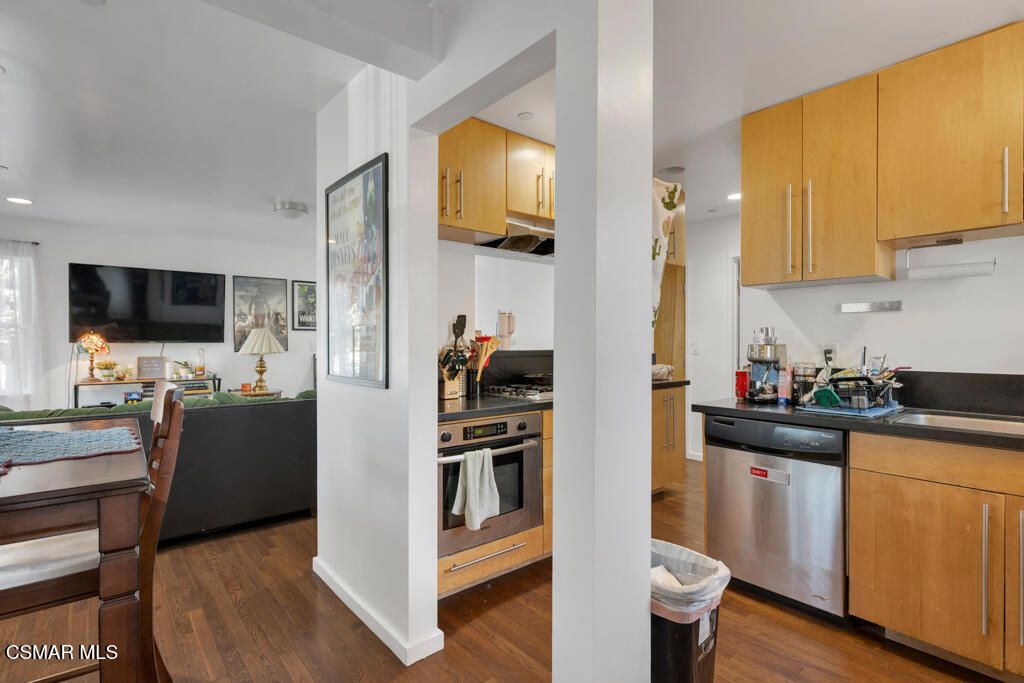 Image 10 of property listing at 625 Niagara Street, Burbank, CA 91505