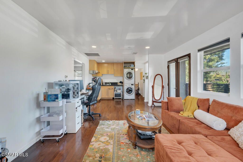 Image 17 of property listing at 625 Niagara Street, Burbank, CA 91505