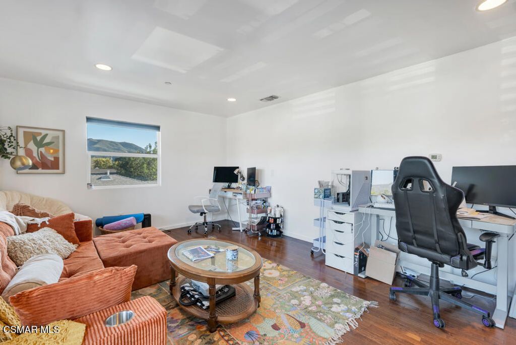 Image 18 of property listing at 625 Niagara Street, Burbank, CA 91505