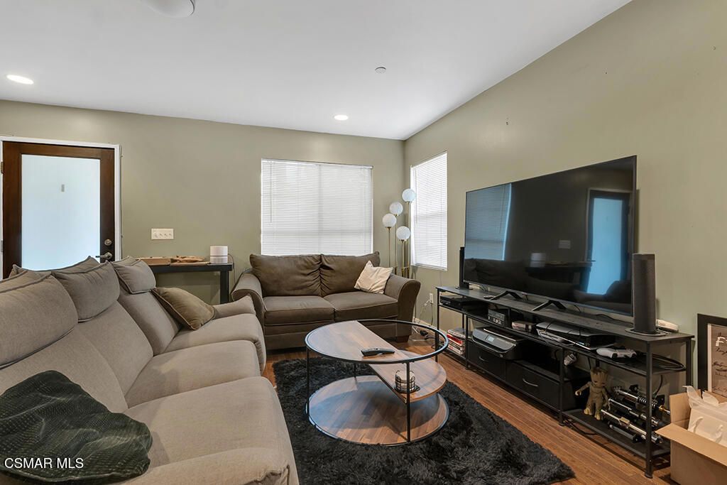 Image 28 of property listing at 625 Niagara Street, Burbank, CA 91505