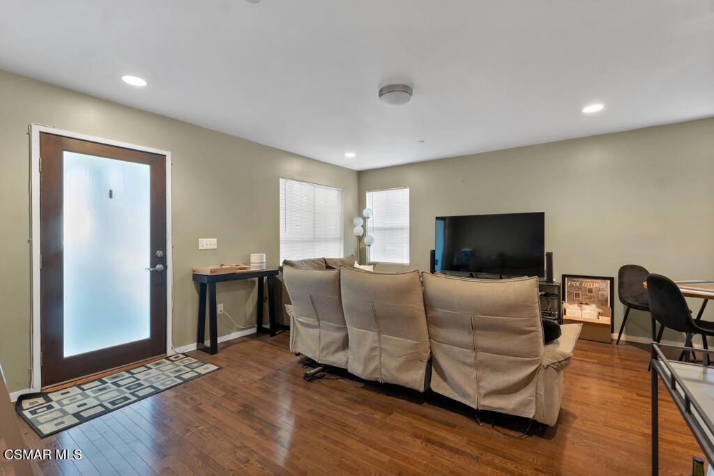 Image 30 of property listing at 625 Niagara Street, Burbank, CA 91505