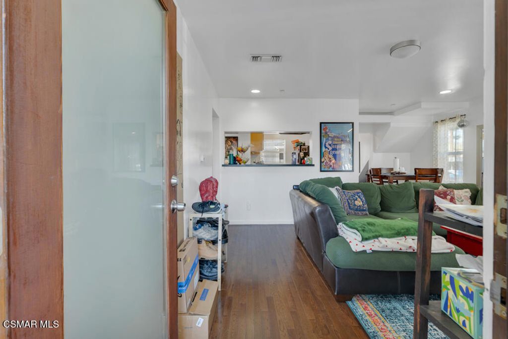 Image 7 of property listing at 625 Niagara Street, Burbank, CA 91505