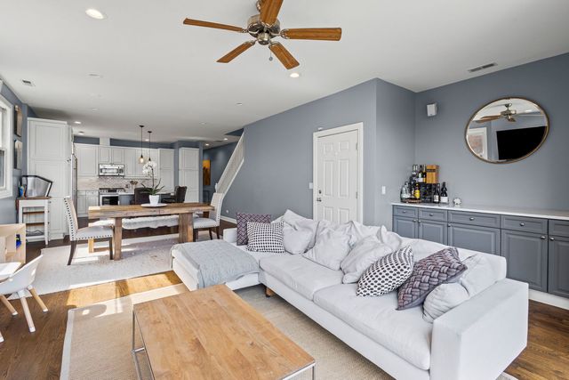 616 N MAY Street 3C, Chicago, IL 60642