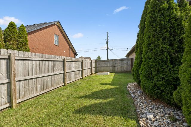 1951 Mural Ln, Murfreesboro, TN 37127