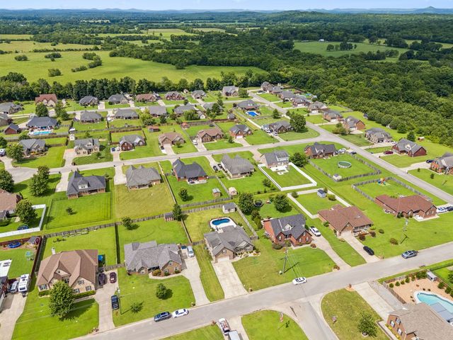 1951 Mural Ln, Murfreesboro, TN 37127