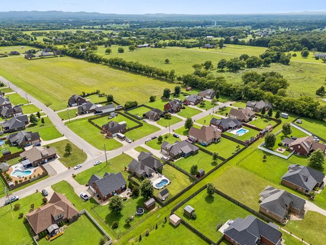 1951 Mural Ln, Murfreesboro, TN 37127
