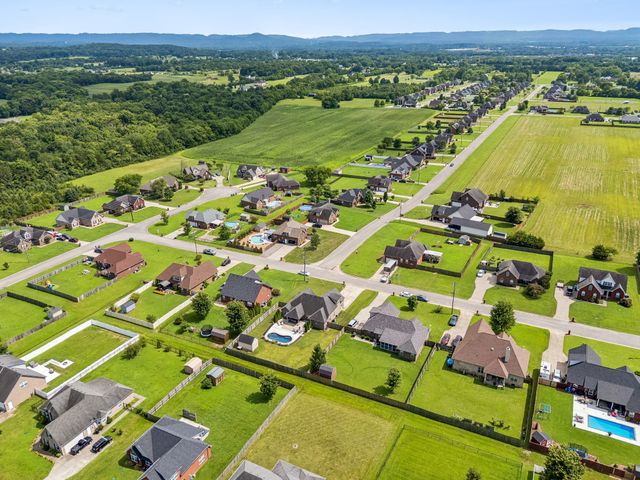 1951 Mural Ln, Murfreesboro, TN 37127