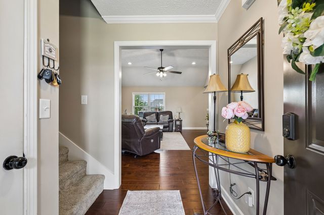 1951 Mural Ln, Murfreesboro, TN 37127