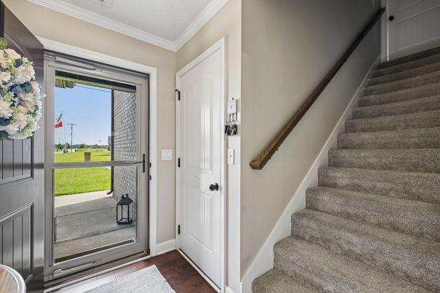 1951 Mural Ln, Murfreesboro, TN 37127
