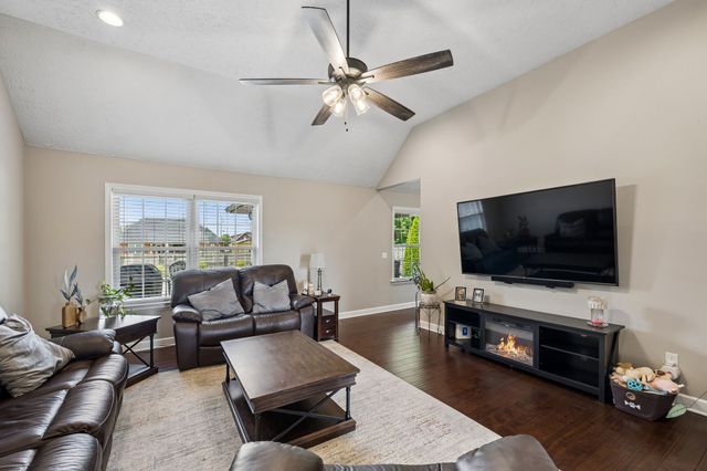 1951 Mural Ln, Murfreesboro, TN 37127
