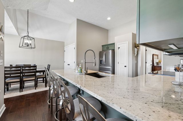 1951 Mural Ln, Murfreesboro, TN 37127