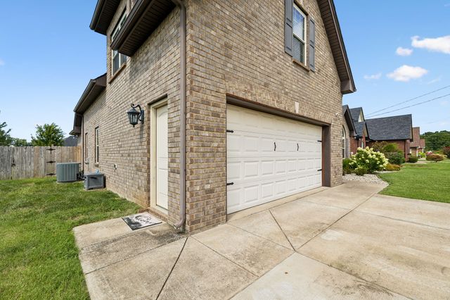 1951 Mural Ln, Murfreesboro, TN 37127