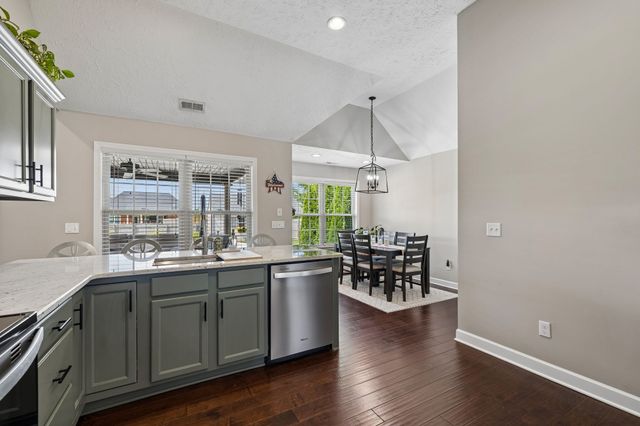 1951 Mural Ln, Murfreesboro, TN 37127