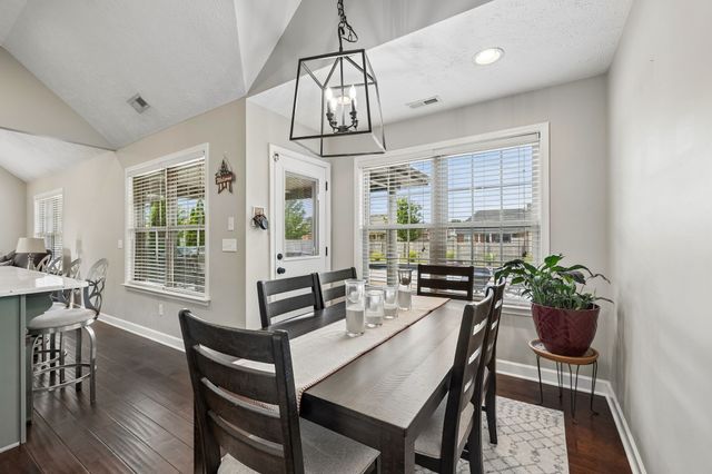 1951 Mural Ln, Murfreesboro, TN 37127