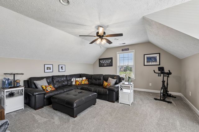 1951 Mural Ln, Murfreesboro, TN 37127