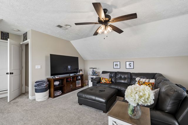 1951 Mural Ln, Murfreesboro, TN 37127
