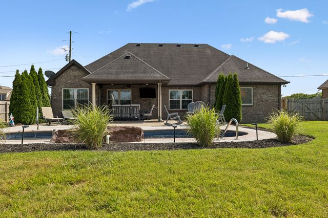 1951 Mural Ln, Murfreesboro, TN 37127